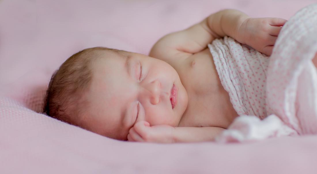 karin-haupt-fotografie-donauwoerth-harburg-neugeborenen-shooting-julia-01