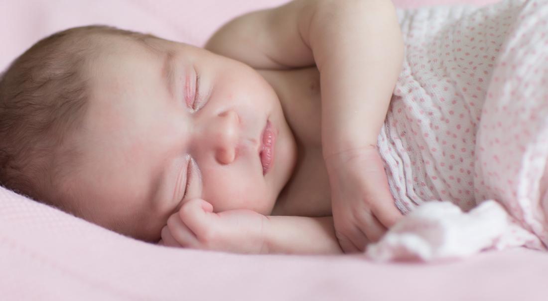 karin-haupt-fotografie-donauwoerth-harburg-neugeborenen-shooting-julia-04