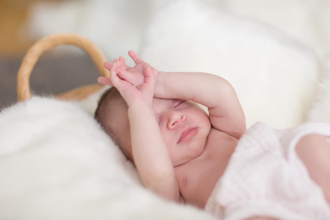 karin-haupt-fotografie-donauwoerth-harburg-neugeborenen-shooting-julia-07