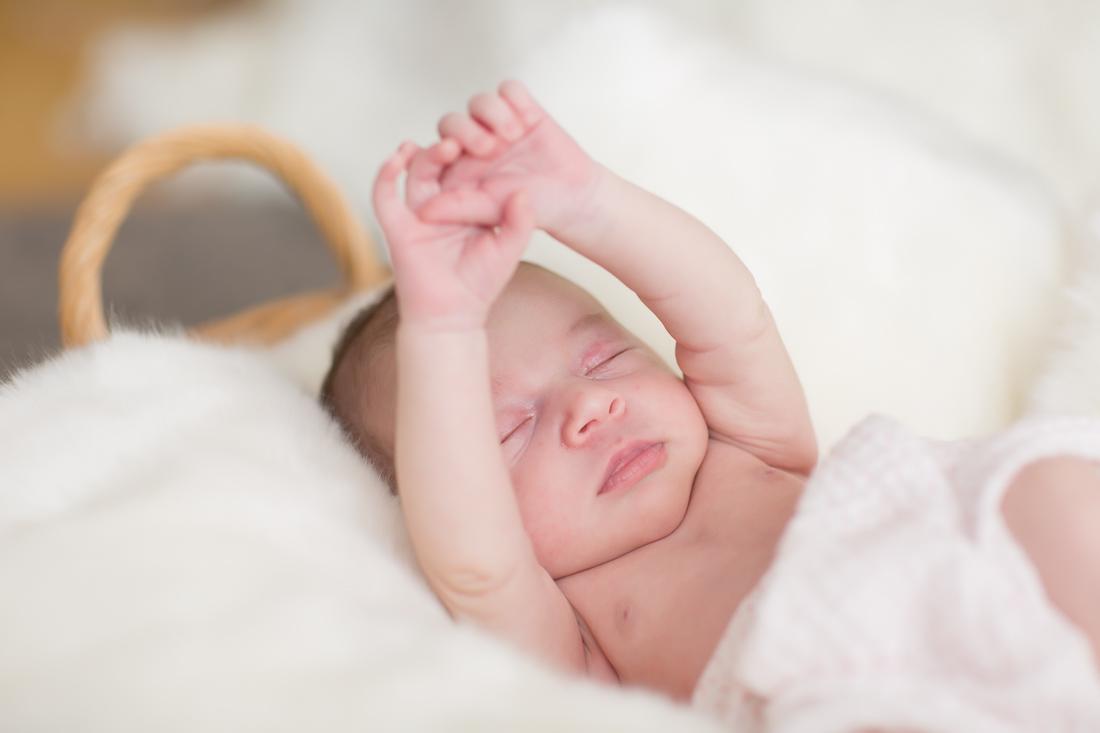 karin-haupt-fotografie-donauwoerth-harburg-neugeborenen-shooting-julia-08