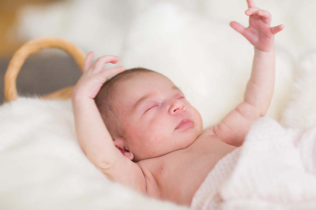 karin-haupt-fotografie-donauwoerth-harburg-neugeborenen-shooting-julia-09