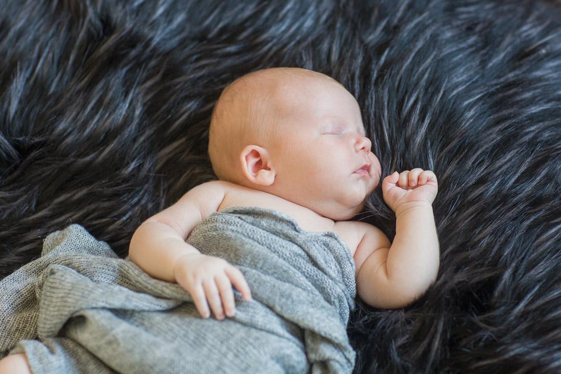 karin-haupt-fotograf-donauwoerth-harburg-neugeborenen-shooting-leonie-8