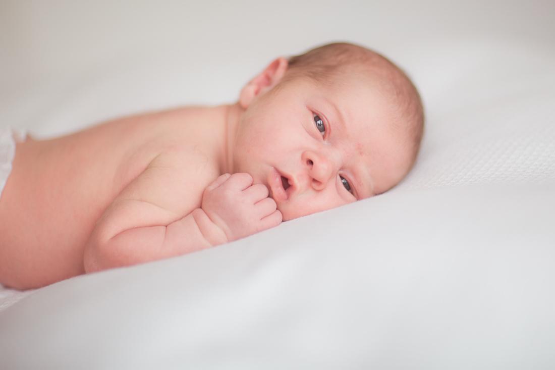 karin-haupt-fotografie-donauwoerth-harburg-neugeborenen-shooting-max-2