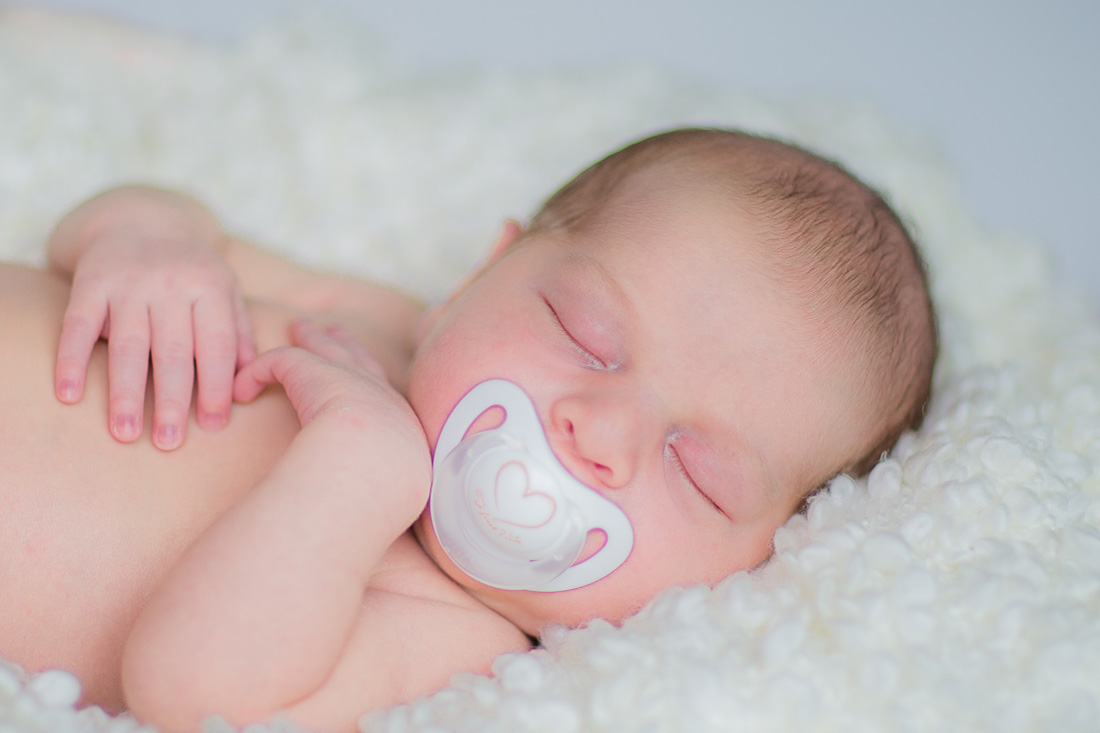 karin-haupt-fotografie-donauwoerth-harburg-neugeborenen-shooting-max-4