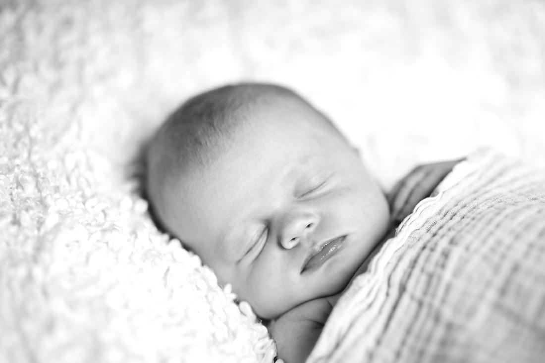 karin-haupt-fotografie-donauwoerth-harburg-neugeborenen-shooting-julia-6